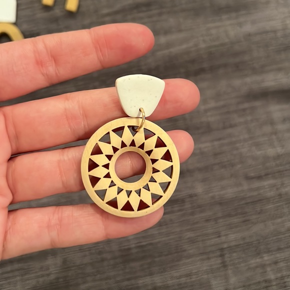 Bundle of geometric style earrings NWT - Picture 4 of 4